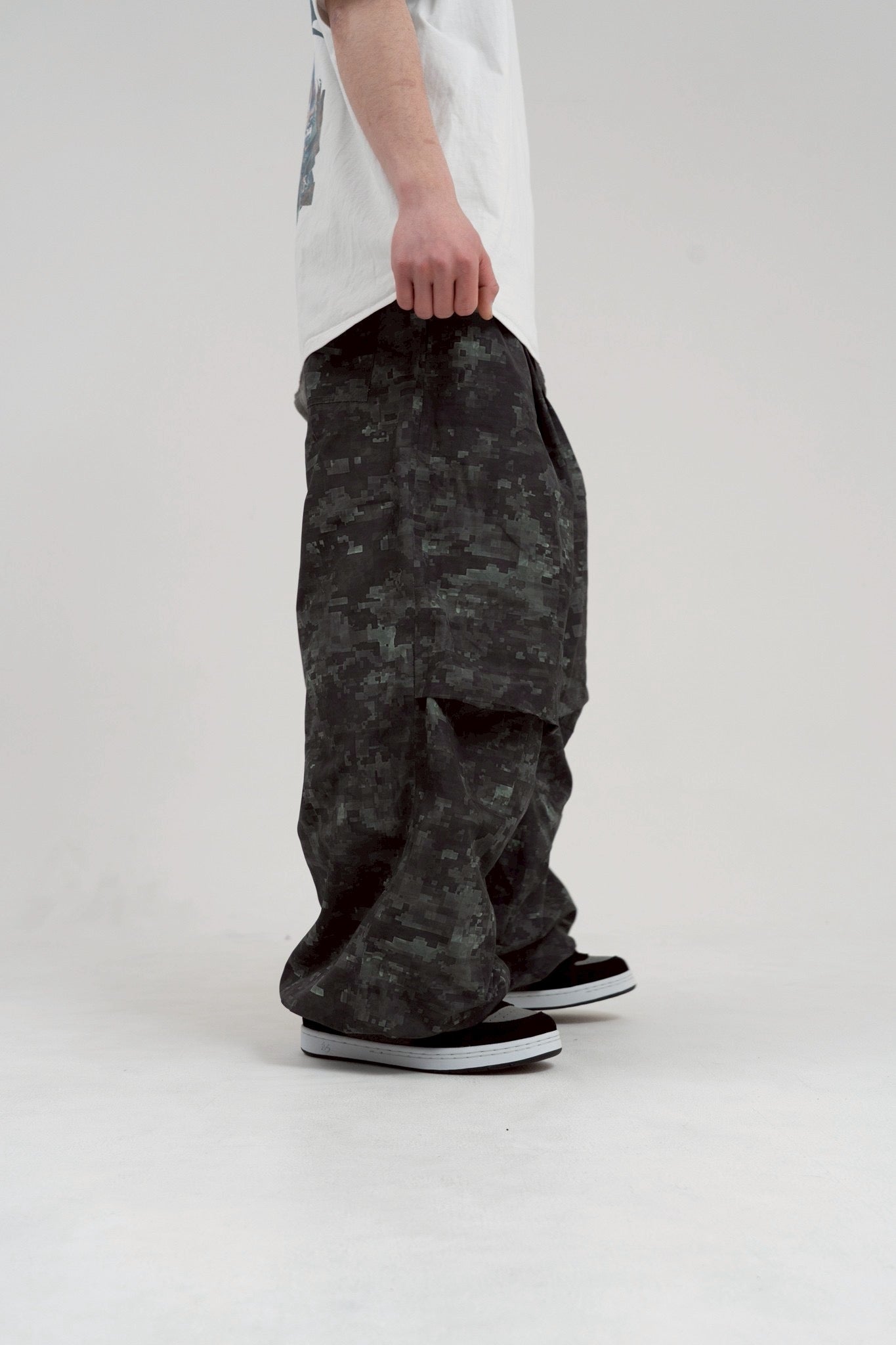 REVERSIBLE CARGO PANTS (black)