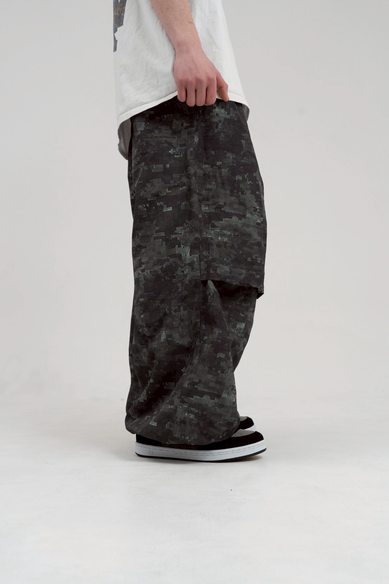 REVERSIBLE CARGO PANTS (black)