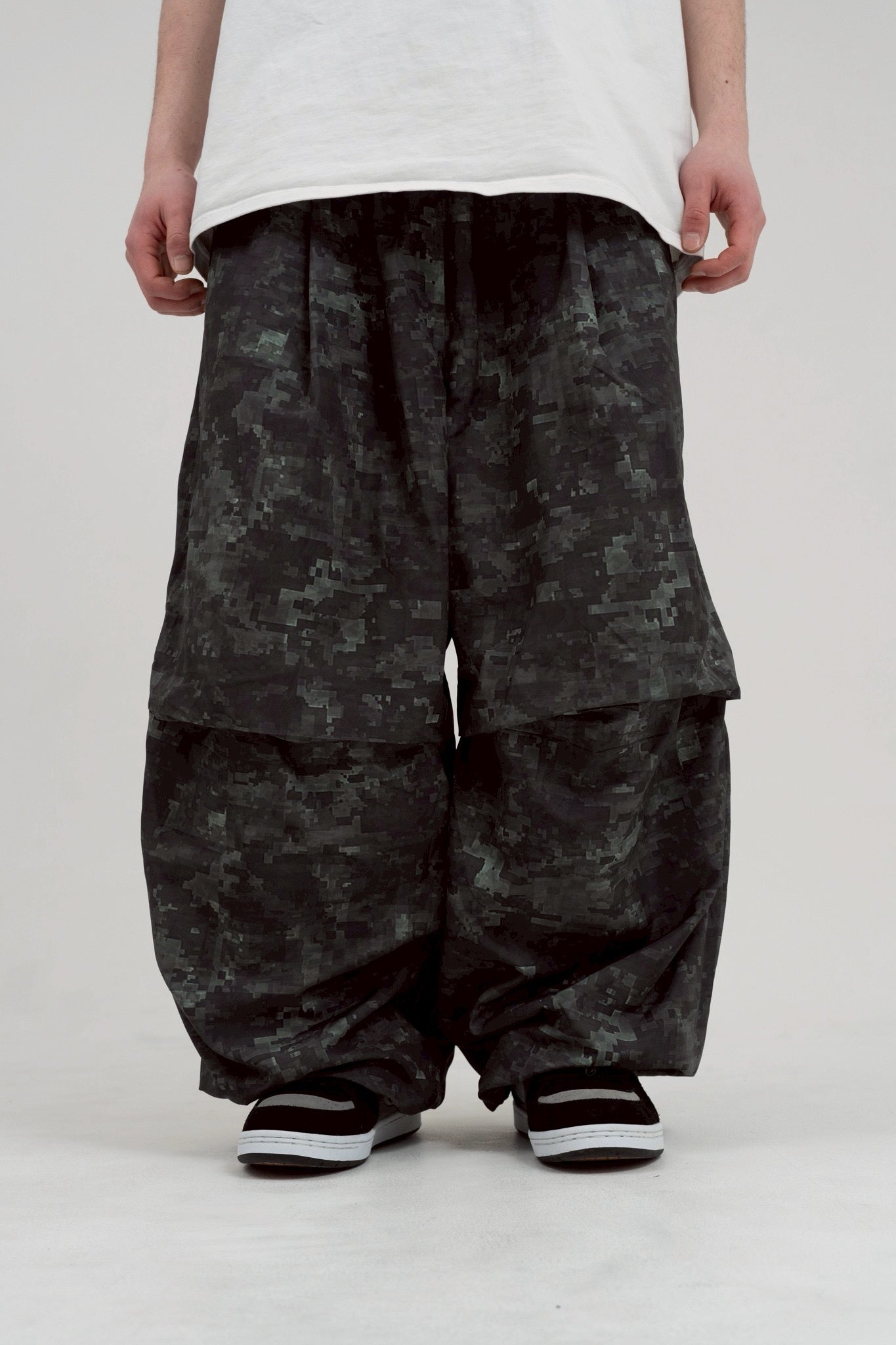 REVERSIBLE CARGO PANTS (black)