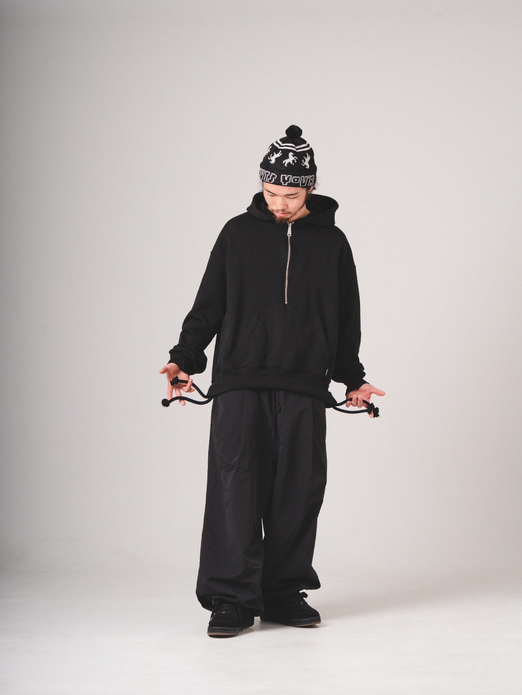 HALF ZIPPER HOODIE (black) – TENHALF